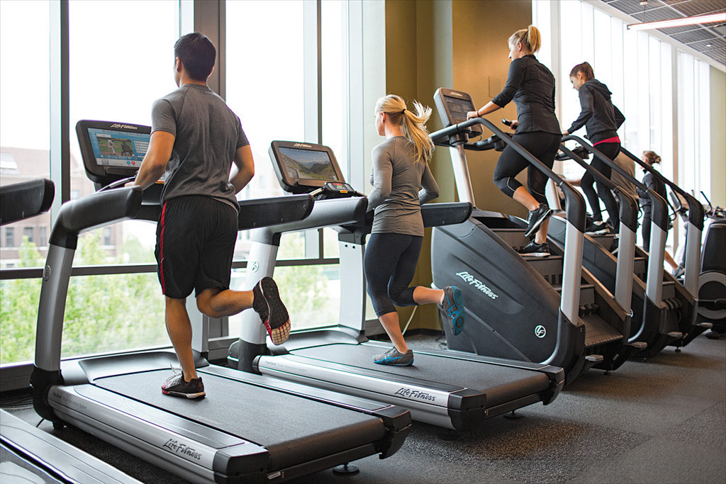 Làm thế nào để tập luyện HIIT trên máy chạy bộ?