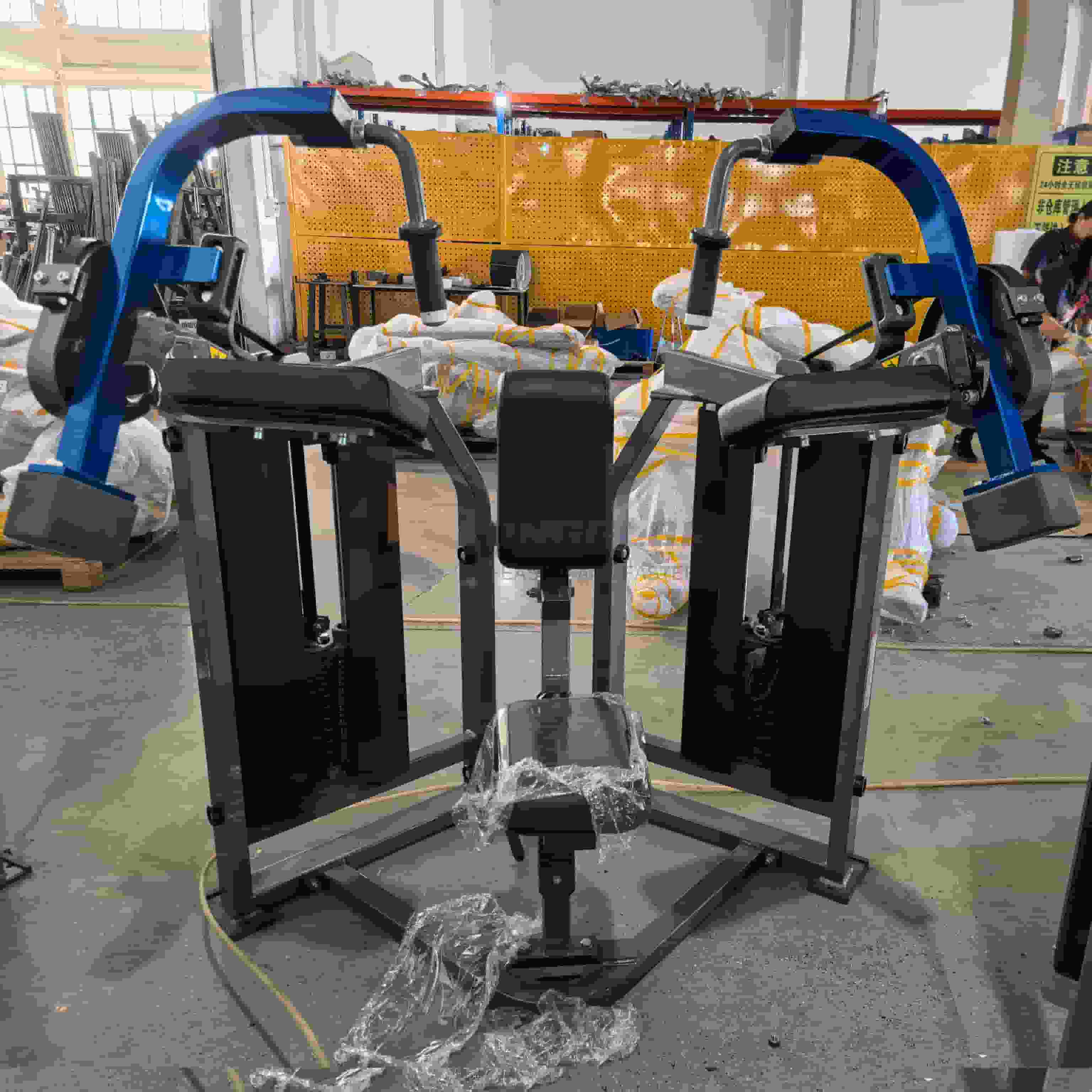 Máy tập cơ tam đầu bên Iso